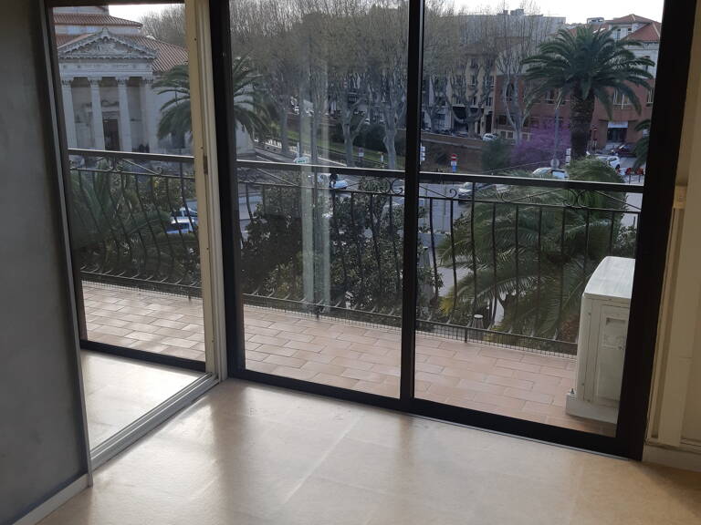 F2 Place Arago — photo 1