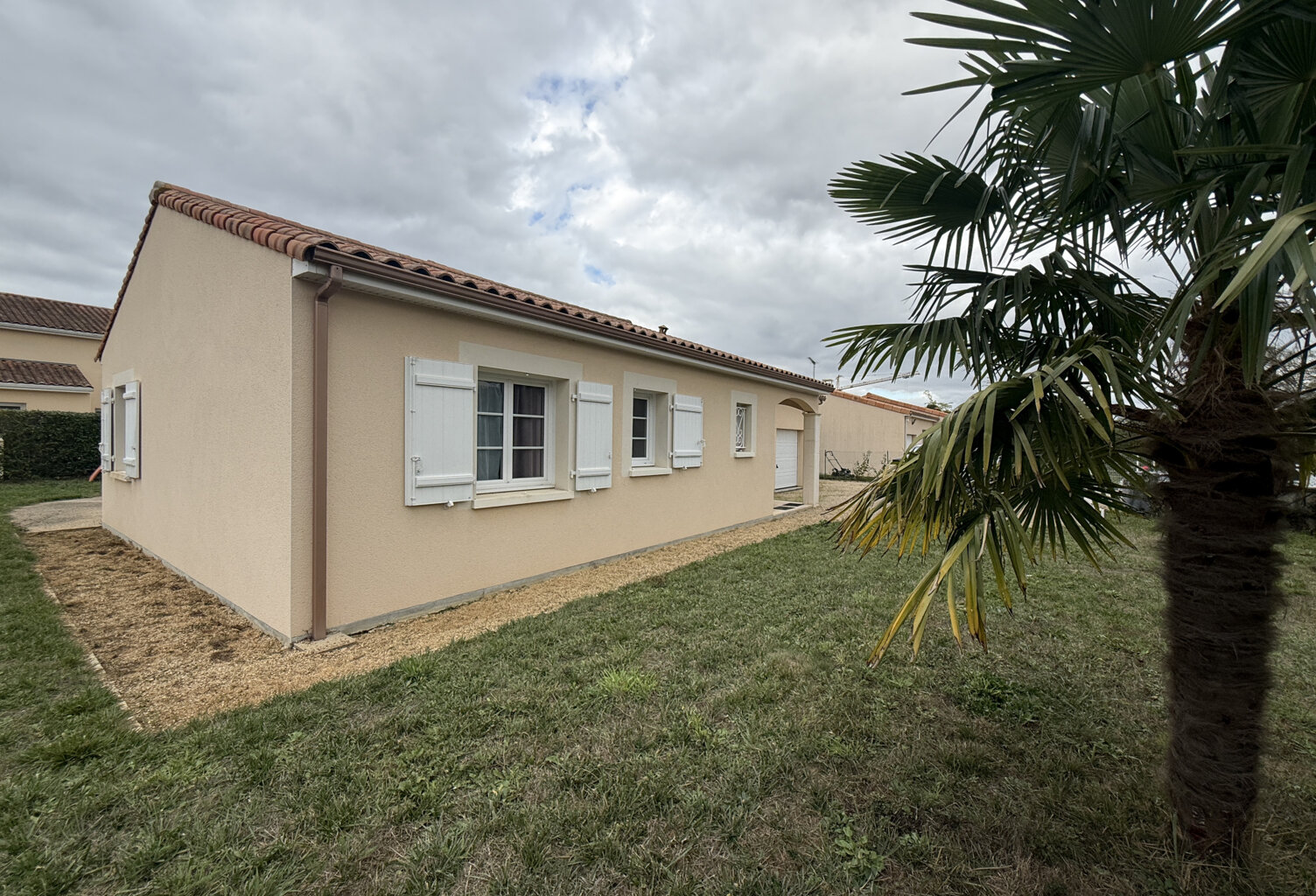 PLAIN PIED FONTAINE LE COMTE — photo 1