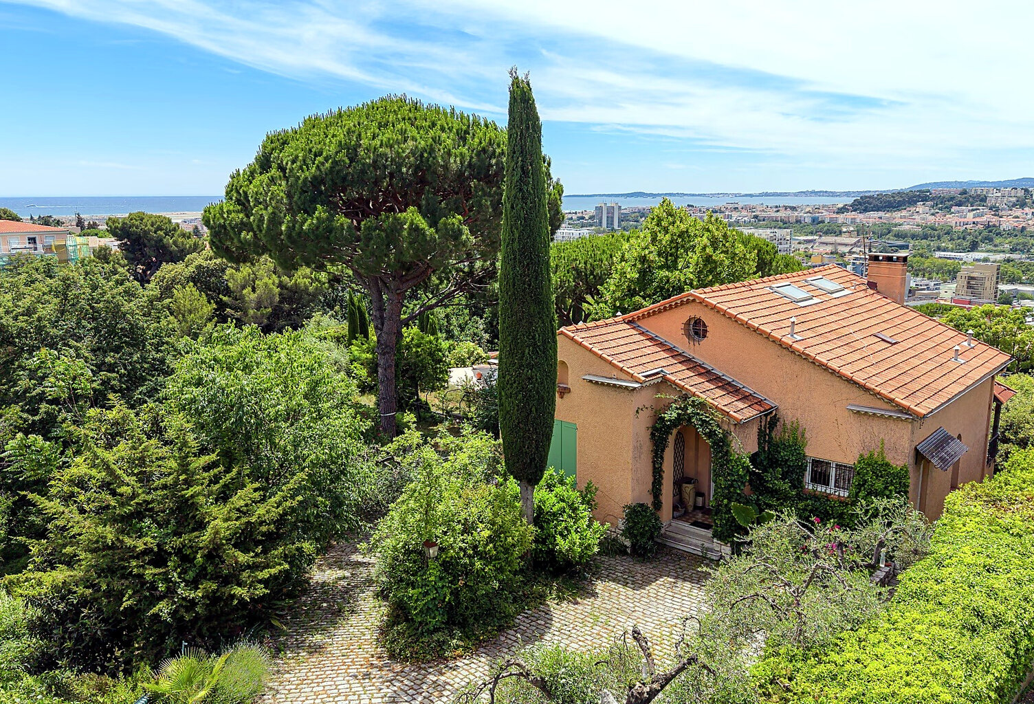 Villa de caractère avec vue mer et terrain exceptionnel A RENOVER   Nice, Corniche Fleurie — photo 1