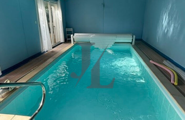 MAISON DE CARACTÈRE DES ANNÉES 50   189 M2 HABITABLES   PISCINE INTÉRIEURE CHAUFFÉE   FORT POTENTIEL — photo 4