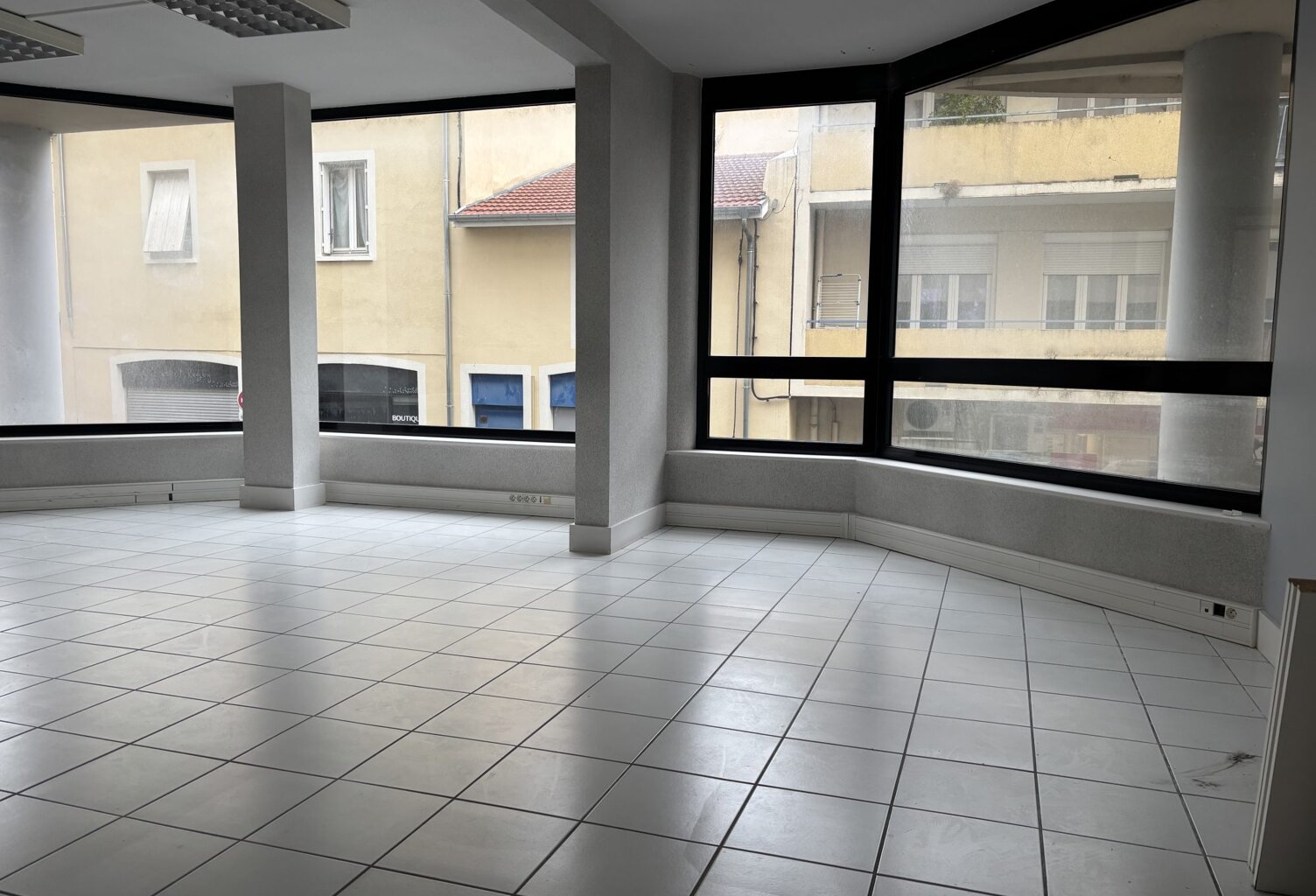 Immobilier Professionnel à vendre Romans-sur-Isère — photo 1