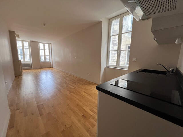 LA ROCHELLE, rue des Merciers agréable appartement de 29,50 — photo du bien