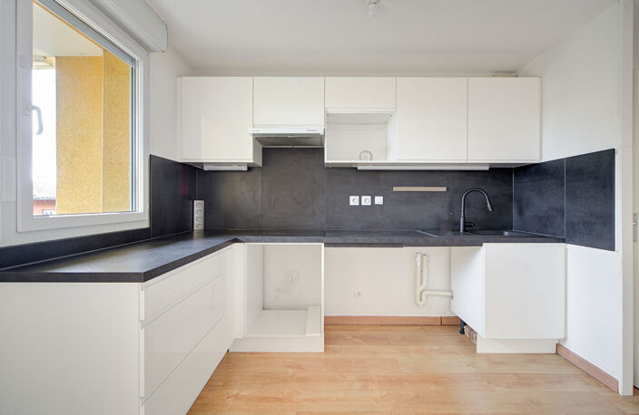 TOULOUSE 31200 - T3 avec balcon, piscine et ascenseur ! — photo 2