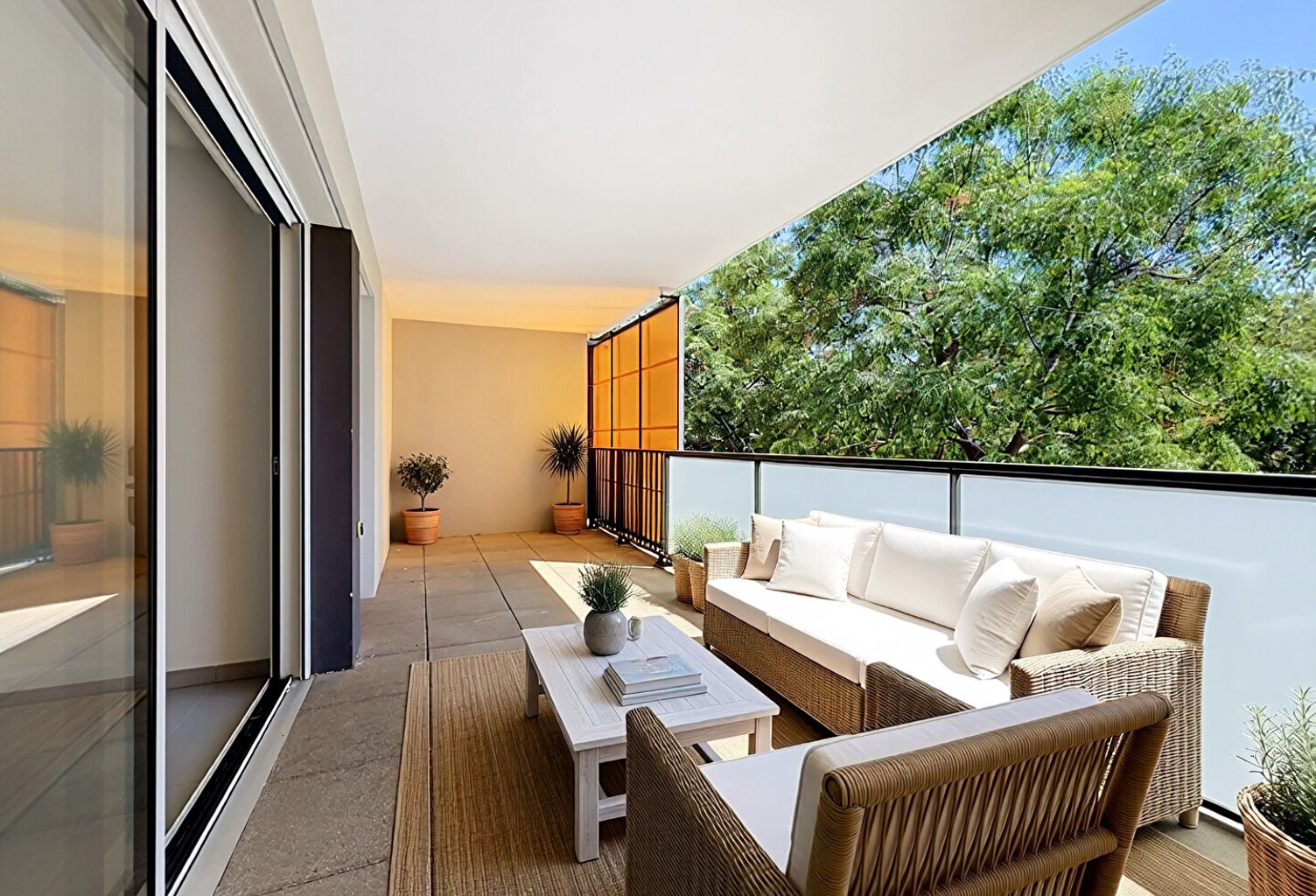 APPARTEMENT T3 CHATEAU GOMBERT - AVEC TERRASSE PLEIN SUD ET BOX FERMÉ — photo 1