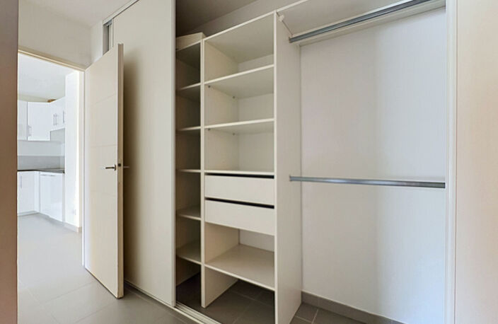 APPARTEMENT T3 CHATEAU GOMBERT - AVEC TERRASSE PLEIN SUD ET BOX FERMÉ — photo 3