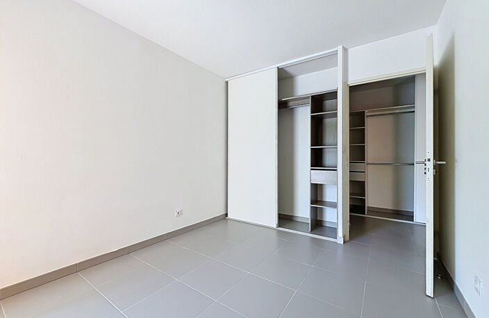 APPARTEMENT T3 CHATEAU GOMBERT - AVEC TERRASSE PLEIN SUD ET BOX FERMÉ — photo 5