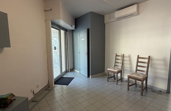 Palette-Le Tholonet-Local de 41m2 — photo 4
