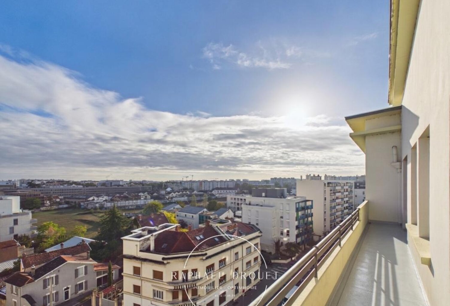 LYON 8 – 95 m² AU DERNIER ÉTAGE, BALCON ET CAVE — photo 1