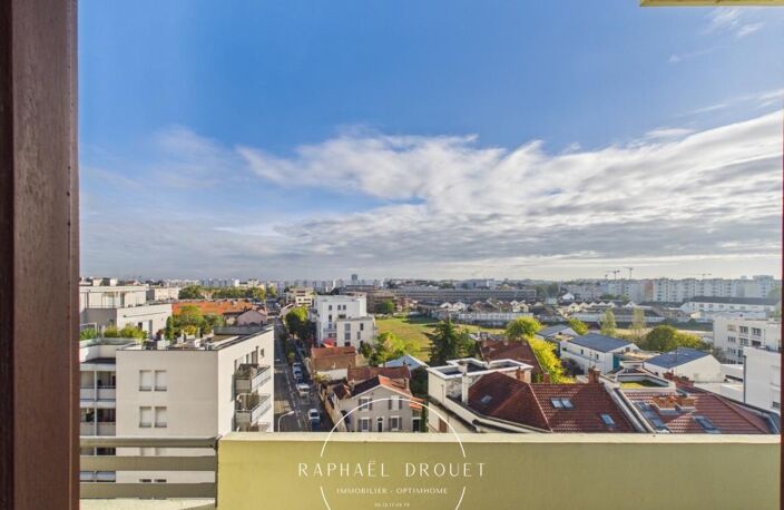 LYON 8 – 95 m² AU DERNIER ÉTAGE, BALCON ET CAVE — photo 2