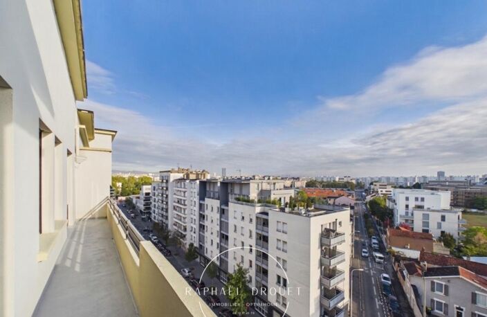 LYON 8 – 95 m² AU DERNIER ÉTAGE, BALCON ET CAVE — photo 3