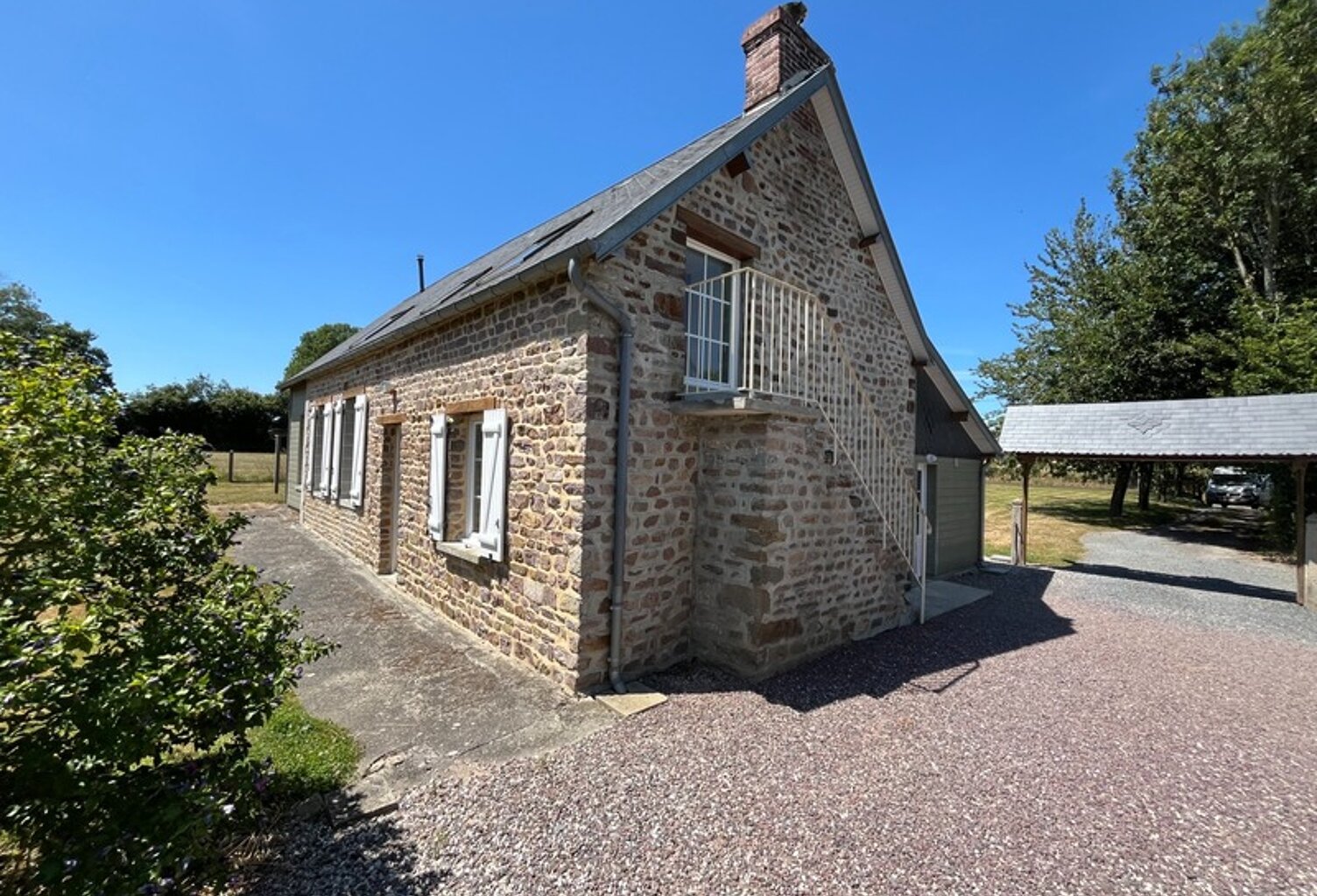 Havre de paix : Maison en pierre rénovée et son verger de 150 pommiers — Rare sur le marché — photo 1