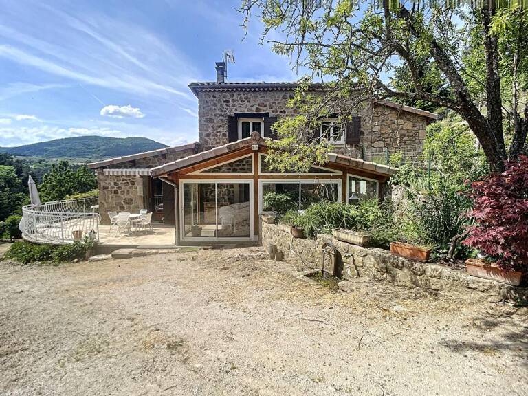 Maison en pierre D'env.102 m², véranda, 3 chbrs, dépendances — photo 1
