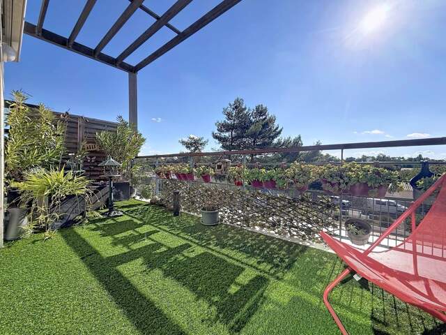APPARTEMENT T3 AVEC TERRASSE, GARAGE ET PISCINE — photo du bien
