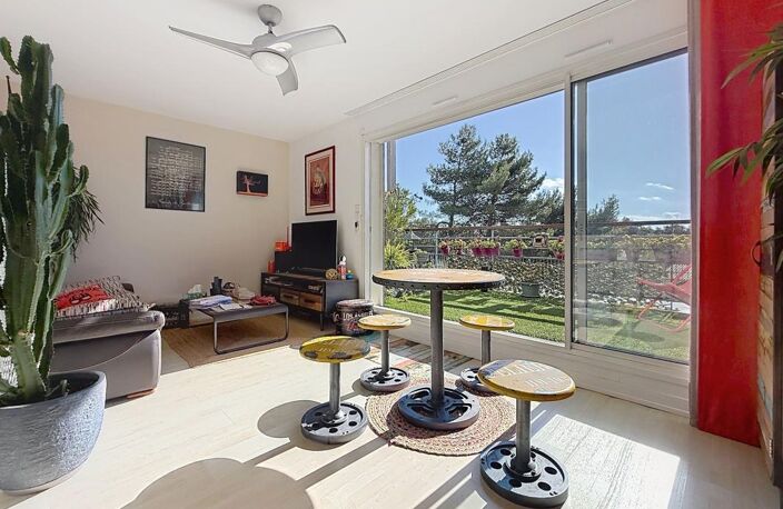 APPARTEMENT T3 AVEC TERRASSE, GARAGE ET PISCINE — photo 3