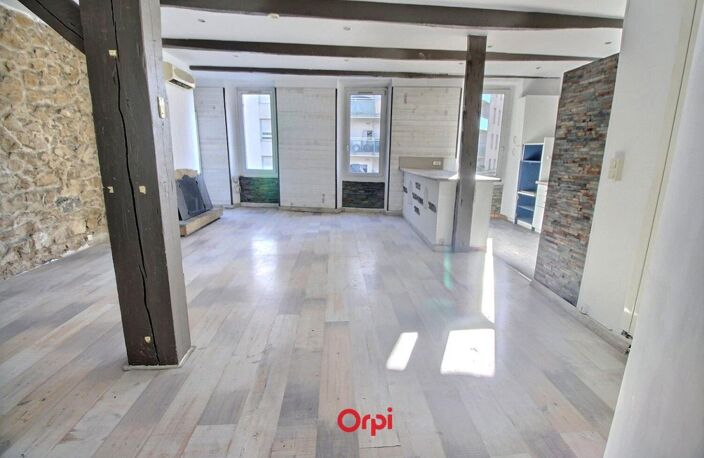 Duplex, palais omnisport, terrasse 22m², spacieuse pièce de vie, 13010 Marseille — photo 2