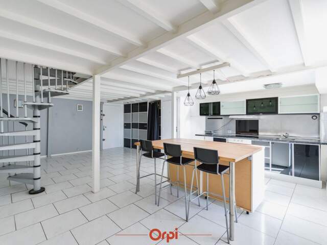 Appartement type 3 en duplex à proximité immédiate des facultés de saint Jérôme — photo du bien