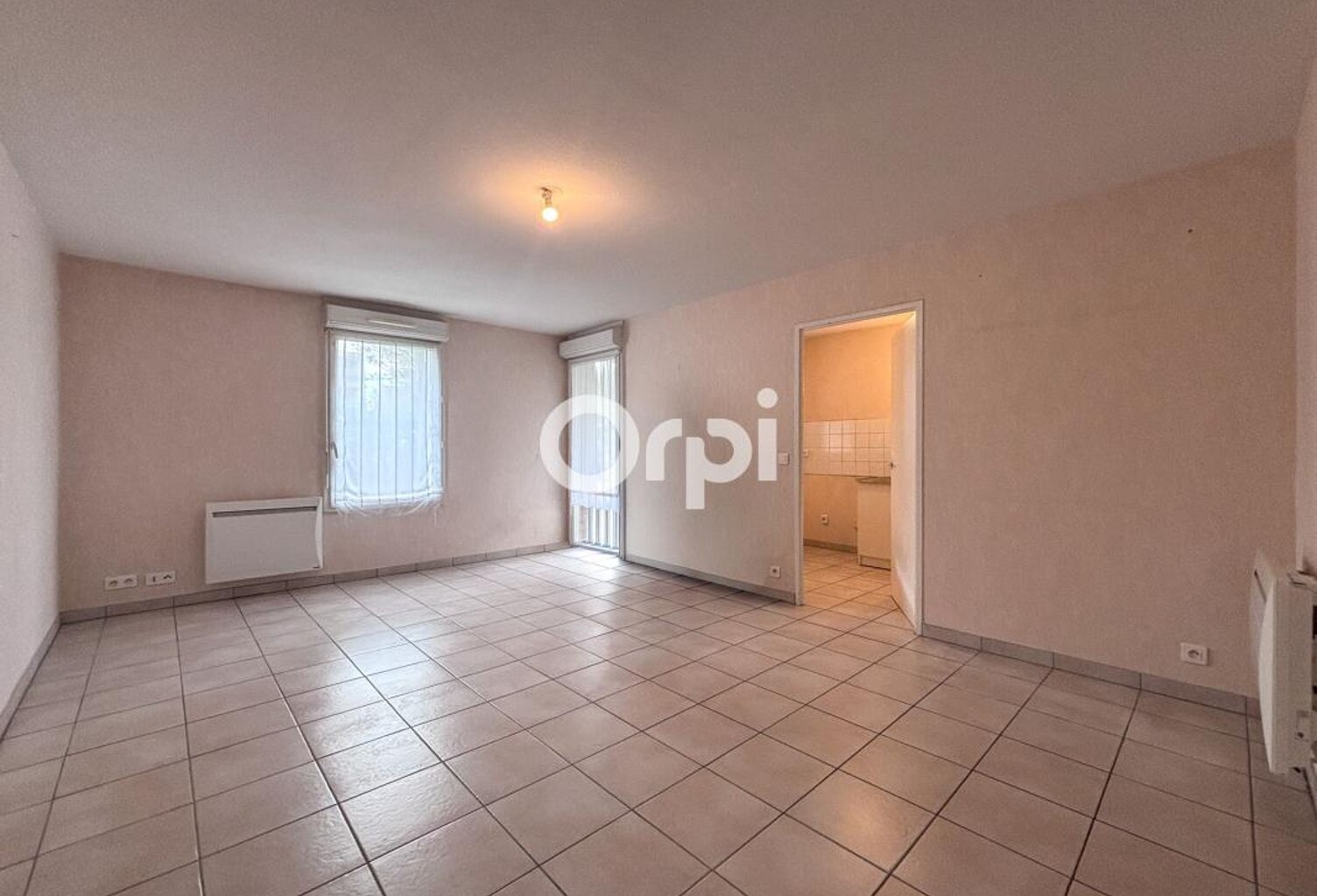 Sur la commune d'Hénin-Beaumont, Appartement de type 3, de 62 m² en RDC avec terrasse et parking privatif dans une résidence sécurisée — photo 1