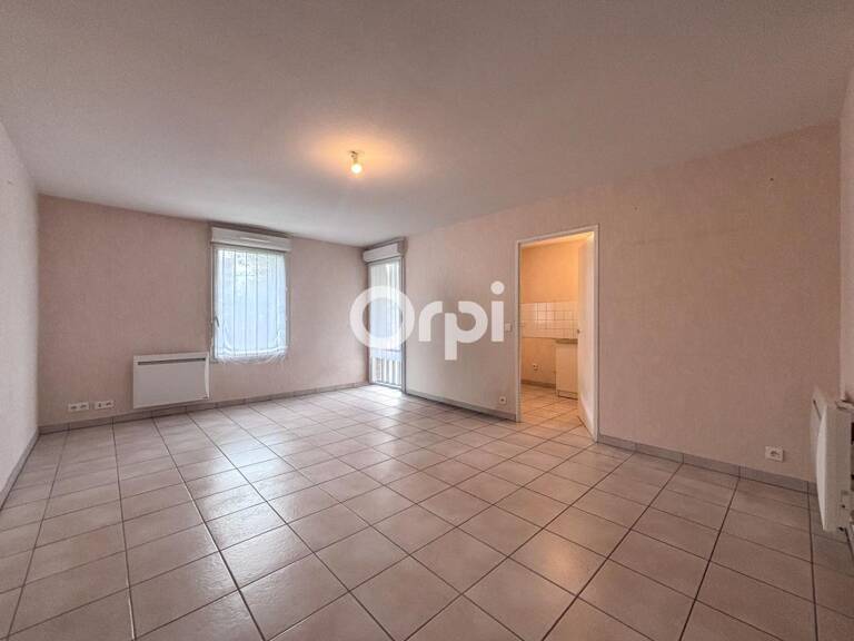 Sur la commune d'Hénin-Beaumont, Appartement de type 3, de 62 m² en RDC avec terrasse et parking privatif dans une résidence sécurisée — photo 1