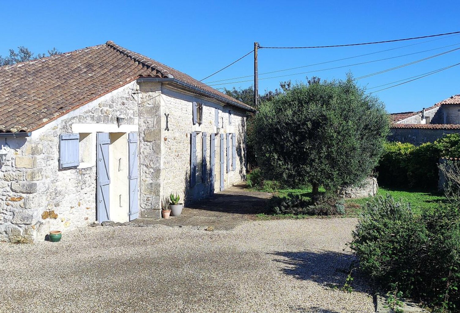 Charentaise à 10 minutes de Gémozac dans un hameau — photo 1