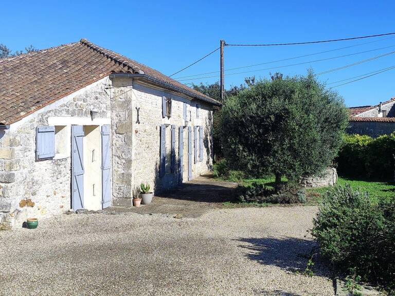 Charentaise à 10 minutes de Gémozac dans un hameau — photo 1