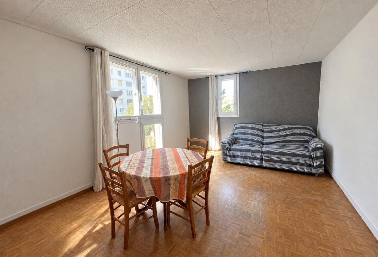 Appartement T3 de 69m2 avec balcon. Box. Marseille 13009 — photo 1