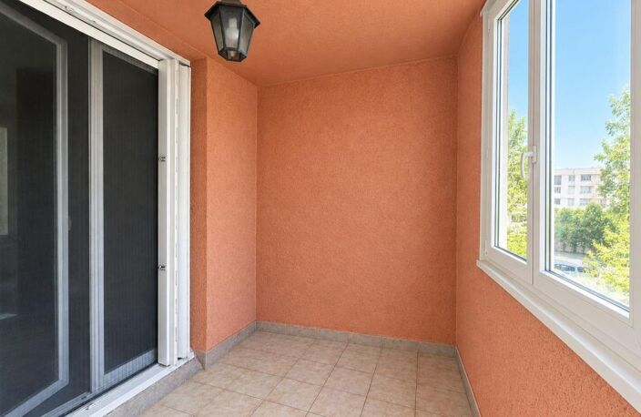 Appartement T3 de 69m2 avec balcon. Box. Marseille 13009 — photo 2
