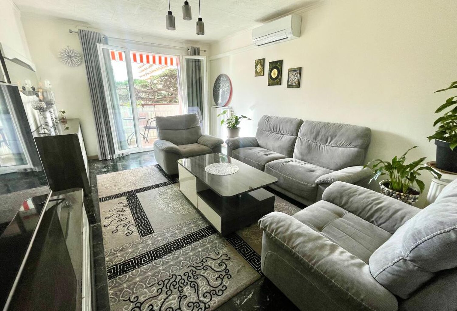 Appartement à vendre T4 de 71 m2 traversant secteur saint tronc 13010 — photo 1