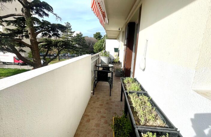 Appartement à vendre T4 de 71 m2 traversant secteur saint tronc 13010 — photo 4