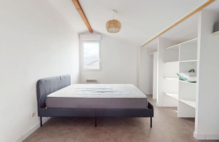 Appartement T2 duplex À Louer — photo 2