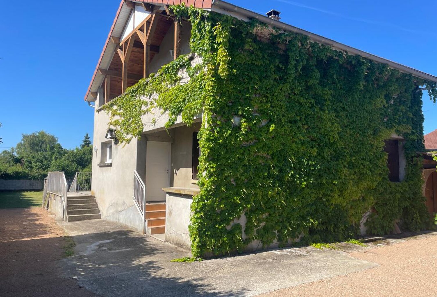 Maison 120 m² - 5 chambres - 837 m² de terrain - environnement calme — photo 1