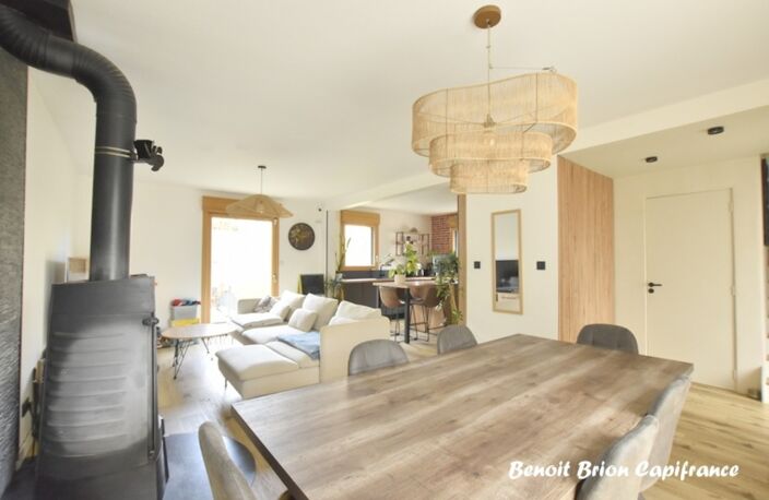 PARIGNÉ (35133) – UNE MAISON RÉNOVÉE AVEC SOIN, LUMINEUSE ET SANS VIS-À-VIS ! — photo 2