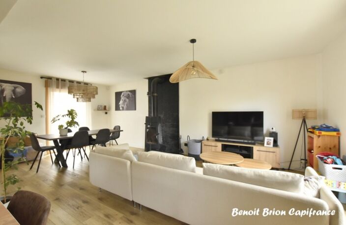 PARIGNÉ (35133) – UNE MAISON RÉNOVÉE AVEC SOIN, LUMINEUSE ET SANS VIS-À-VIS ! — photo 3