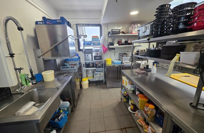 ST-PIERRE D'OLERON, emplacement N°1 parvis marché couvert, A vendre le Fonds Commerce Café - Bar - Restaurant — photo 5