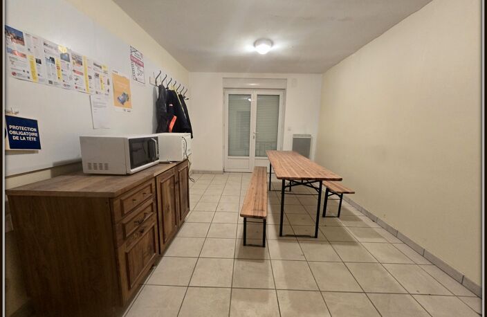 Local/ Atelier + bureau À VENDRE – de 508 m² avec grand terrain clos de 3 737 m² – Emplacement stratégique SAINT JEAN D'ANGELY (17) — photo 3