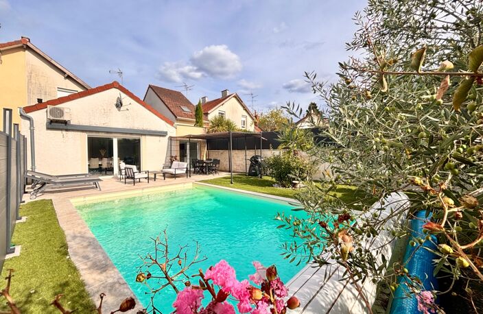 Maison 126 m² - 3 chambres - Piscine - CHALON SUR SAONE (71100) — photo 2