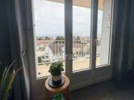 APPARTEMENT VENDU LOUÉ – 2 CHAMBRES, BALCON ET ASCENSEUR – ROANNE CENTRE — photo 2