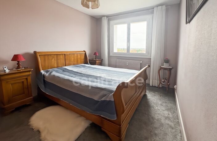 APPARTEMENT VENDU LOUÉ – 2 CHAMBRES, BALCON ET ASCENSEUR – ROANNE CENTRE — photo 4