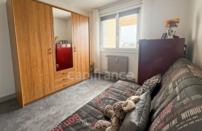 APPARTEMENT VENDU LOUÉ – 2 CHAMBRES, BALCON ET ASCENSEUR – ROANNE CENTRE — photo 5