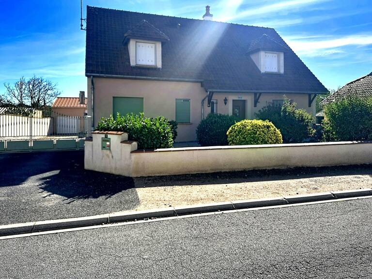 Maison à vendre BELLE MAISON FAMILIALE 6 pièces DOYET (03) sur terrain de 947 m2 — photo 1