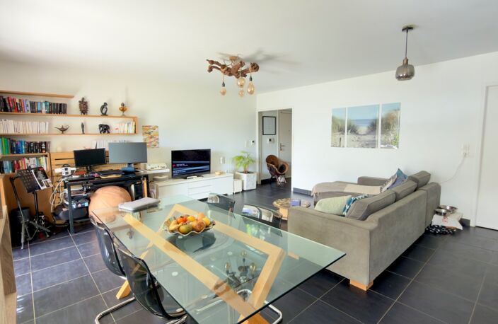 Port Marianne – T3 traversant 76 m² – Terrasse Sud 27 m² – DPE A – Parking — photo 2