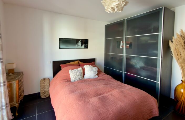 Port Marianne – T3 traversant 76 m² – Terrasse Sud 27 m² – DPE A – Parking — photo 4