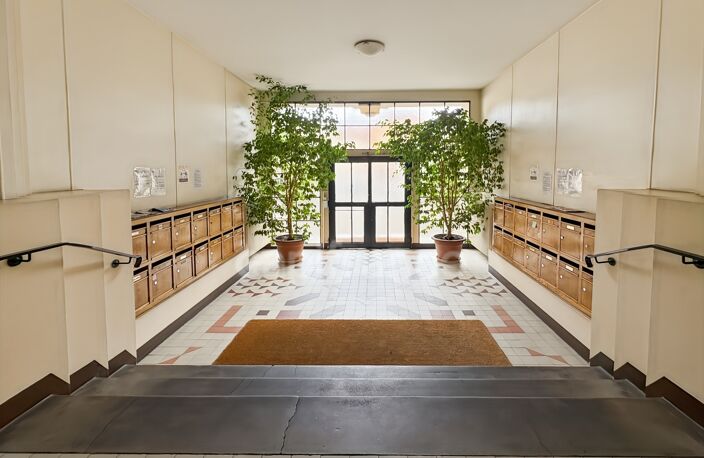 APPARTEMENT DE 133,95 M² AVEC BALCON, CAVE ET GRENIER – CENTRE-VILLE DE ROANNE — photo 2