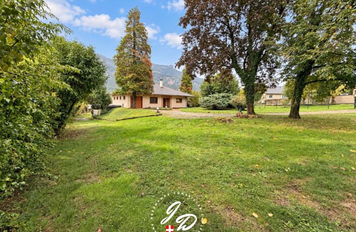 SONNAZ – 100 m² habitables, plus de 3 000 m² de terrain… Une maison à réinventer, un potentiel à révéler ! — photo 2