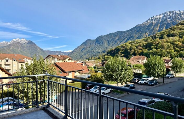 Dpt Haute Savoie (74), à vendre FAVERGES appartement T3 100% RENOVE ( 73,21 m2) Expo Sud Est au 2ème étage avec terrasse — photo 2