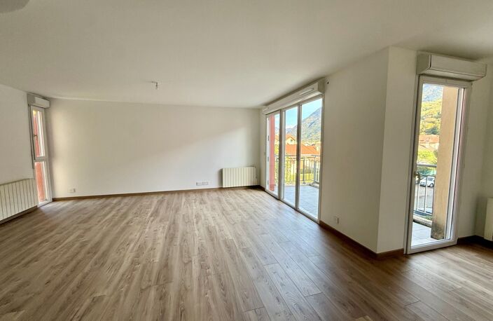 Dpt Haute Savoie (74), à vendre FAVERGES appartement T3 100% RENOVE ( 73,21 m2) Expo Sud Est au 2ème étage avec terrasse — photo 4