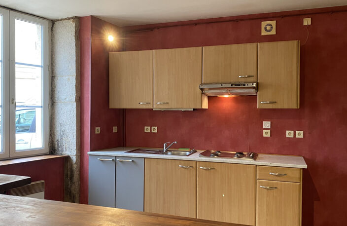Charmante maison de village en pierre avec grange indépendante-2 chambres- L'ISLE SUR SEREIN (89) — photo 3