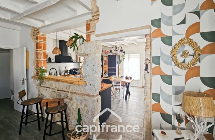 Maison en pierre, 4 chambres, garage, jardin piscine et puits — photo 2