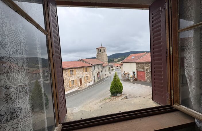 PROCHE DE BOEN sur LIGNON (42). MAISON de CAMPAGNE de 150 M2 avec ses  DÉPENDANCES de 60 M2  et  COUR ATTENANT — photo 2