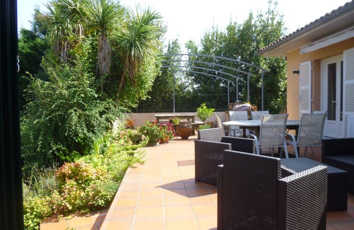 SAINT PAUL LES DAX (40)- LUMINEUSE MAISON AVEC PISCINE ET LOCAL PROFESSIONNEL A FORT POTENTIEL — photo 3