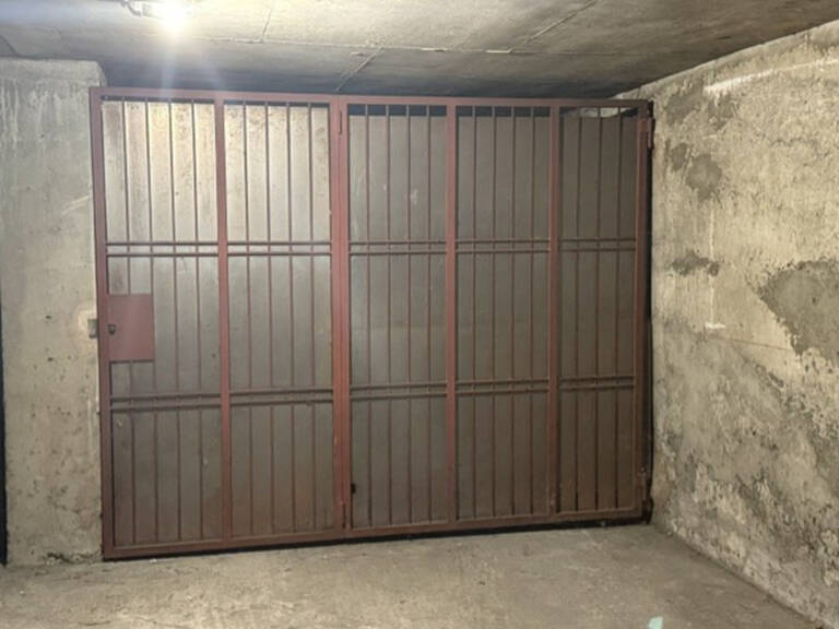 AIX LES BAINS (73), Centre Ville Grand Garage Box fermé sécurisé — photo 1